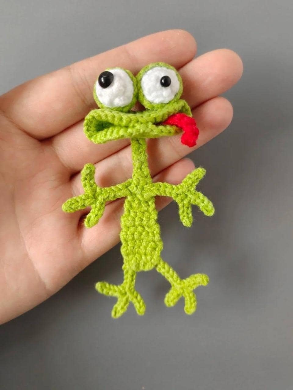 Crochet Lizard Bookmark Keychain: Handmade Amigurumi Book Accessory