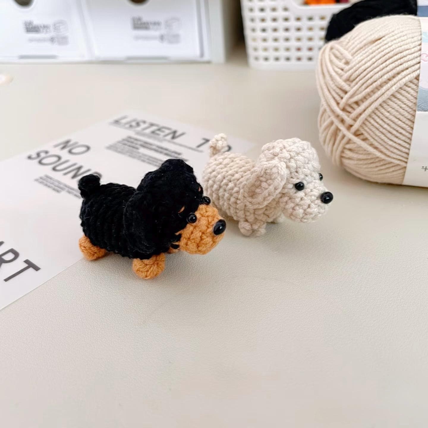 Mini Crochet Dog Plush Keychain – Cute Amigurumi Puppy – Handmade Small Dog Toy – Kawaii Desk Decor – Gift for Dog Lover