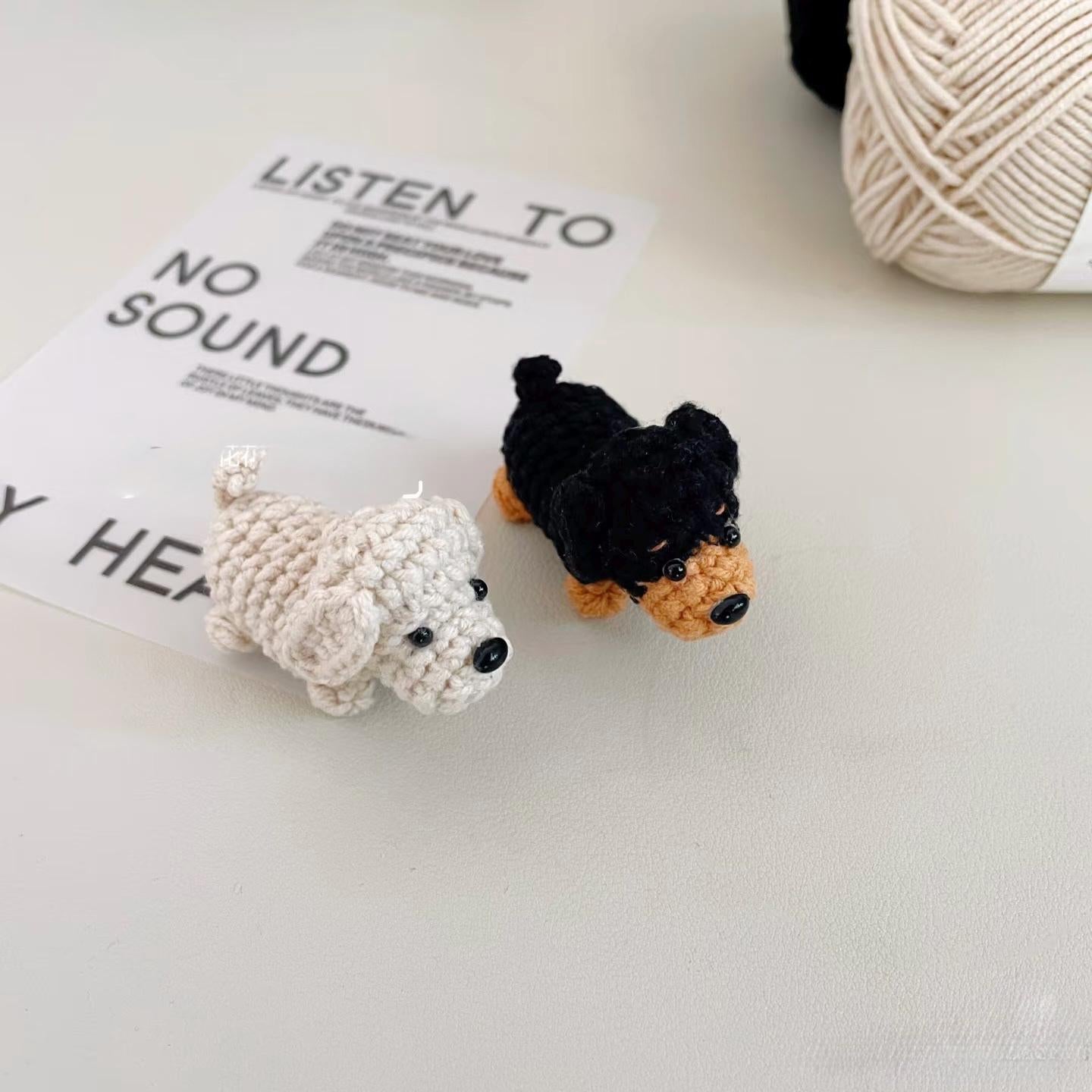 Mini Crochet Dog Plush Keychain – Cute Amigurumi Puppy – Handmade Small Dog Toy – Kawaii Desk Decor – Gift for Dog Lover