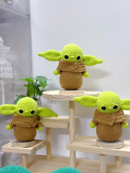 Cute Green Alien Crochet Doll – Space Baby Amigurumi Plush – Handmade Sci-Fi Inspired Toy – Kawaii Alien Gift – Small Crochet Figure