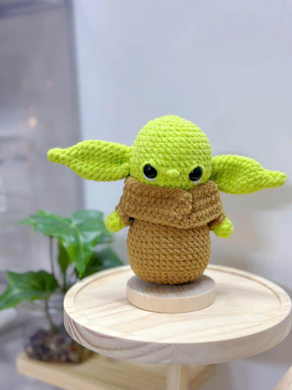 Cute Green Alien Crochet Doll – Space Baby Amigurumi Plush – Handmade Sci-Fi Inspired Toy – Kawaii Alien Gift – Small Crochet Figure