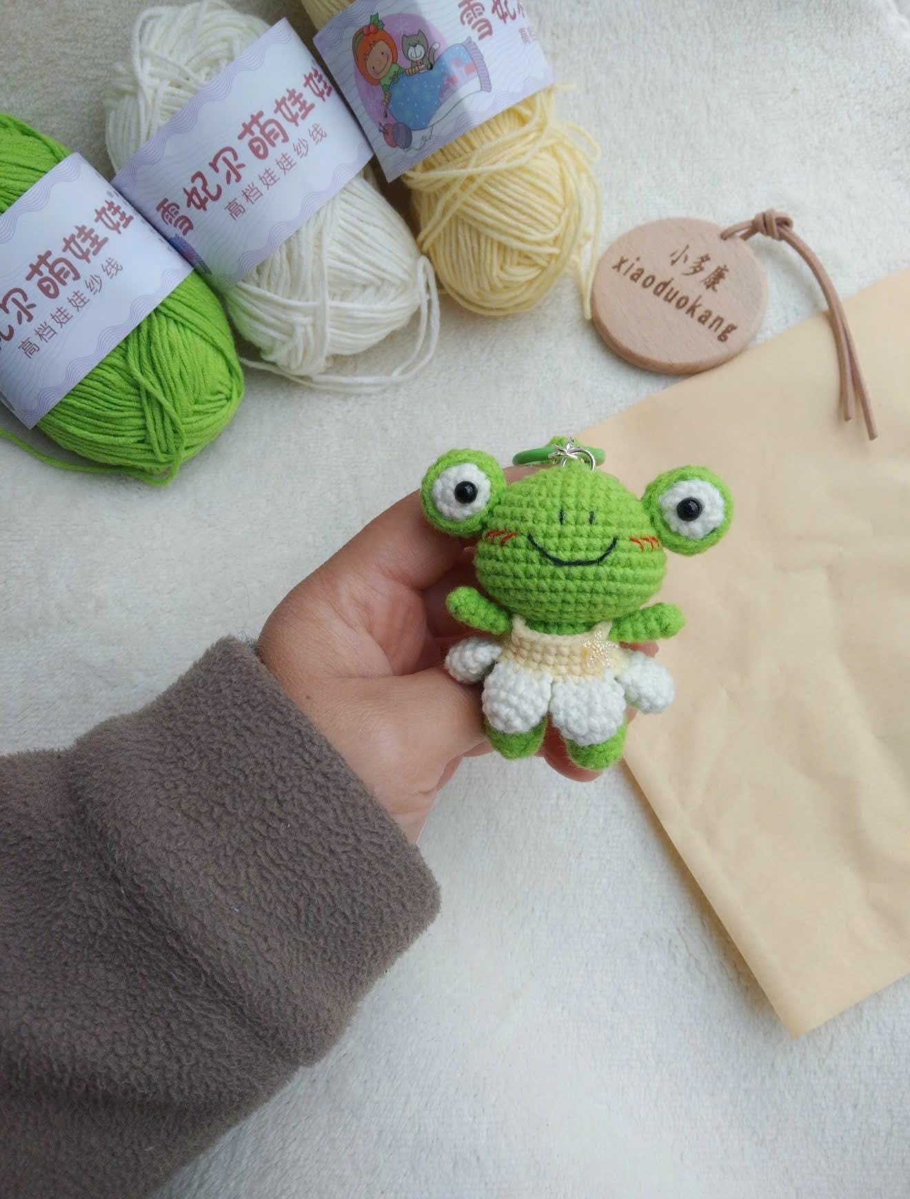 Cute Crochet Frog Keychain – Kawaii Amigurumi Frog Plush – Handmade Frog Bag Charm – Small Animal Gift – Frog Lover Present