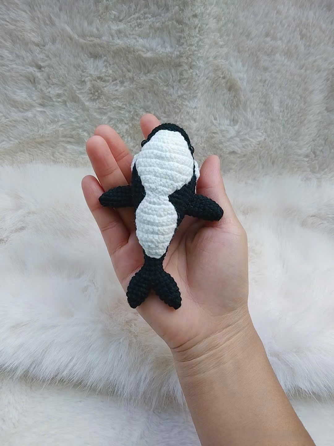 Crochet Orca Keychain – Cute Whale Amigurumi – Handmade Whale Plush – Ocean Animal Bag Charm – Marine Life Gift, Crochet Sea Animal Lover