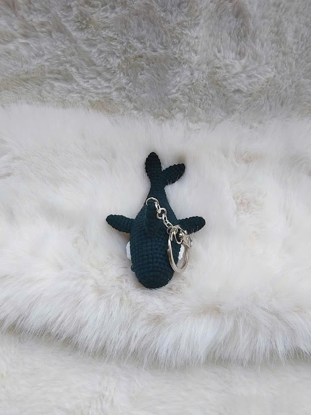 Crochet Orca Keychain – Cute Whale Amigurumi – Handmade Whale Plush – Ocean Animal Bag Charm – Marine Life Gift, Crochet Sea Animal Lover