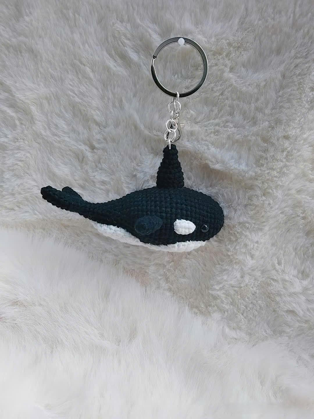 Crochet Orca Keychain – Cute Whale Amigurumi – Handmade Whale Plush – Ocean Animal Bag Charm – Marine Life Gift, Crochet Sea Animal Lover