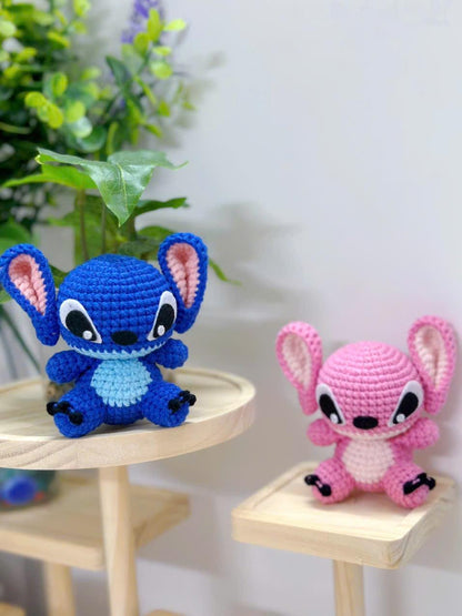 Cute Character Crochet Doll – Blue & Pink Amigurumi Plush – Handmade Kawaii Toy – Cartoon Inspired Gift – Couple Plush Set