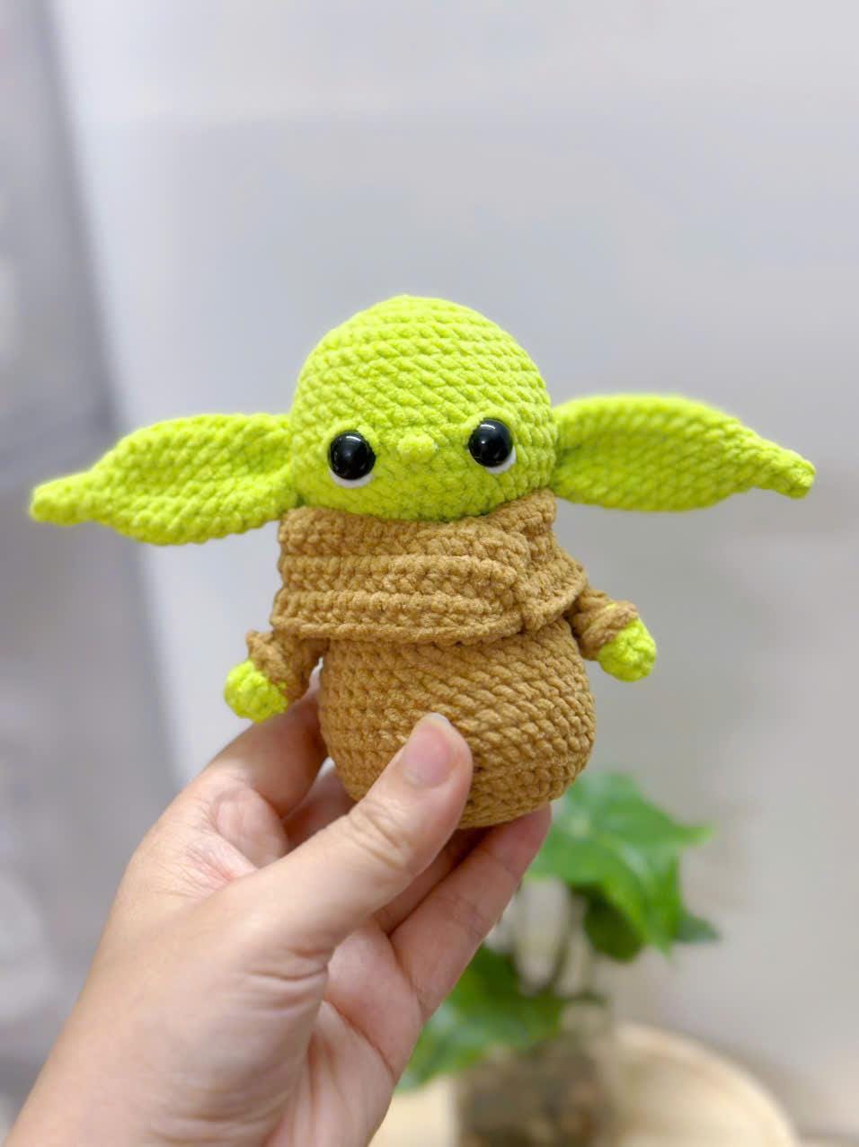 Cute Green Alien Crochet Doll – Space Baby Amigurumi Plush – Handmade Sci-Fi Inspired Toy – Kawaii Alien Gift – Small Crochet Figure