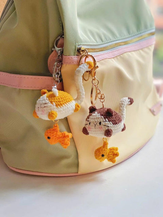 Cute Crochet Cat Keychain with Fish Charm, Amigurumi Cat Keyring, Kawaii Kitty Bag Charm, Handmade Animal Gift, Cat Lover, Crochet Cat